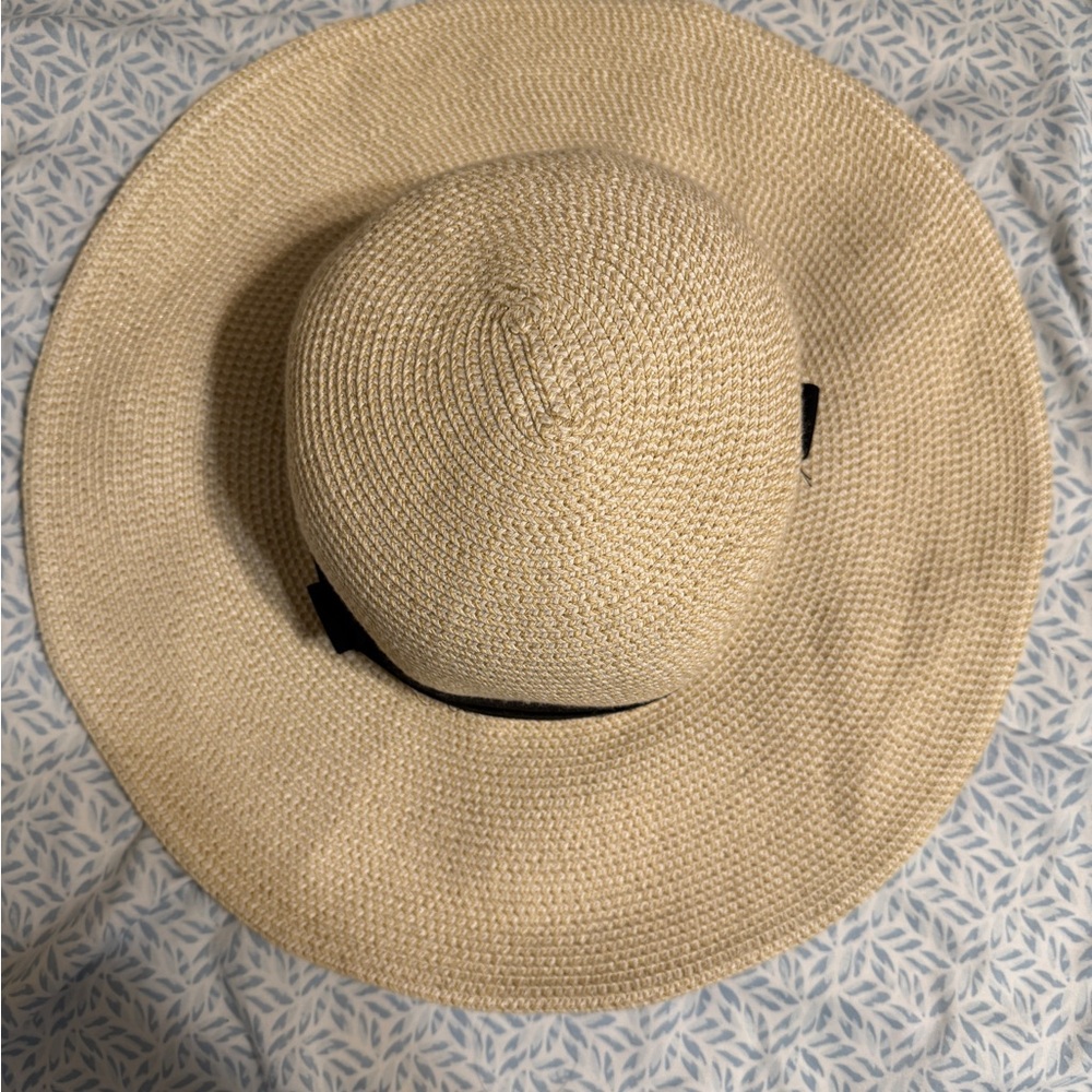 Chic Beige Wide-Brim Hat